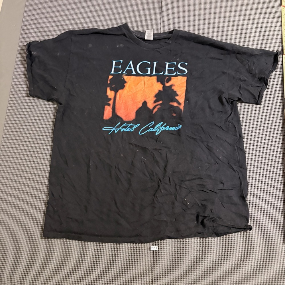 Gildan The Eagles Hotel California 2022 Tour Graphic T-Shirt Black Size XL